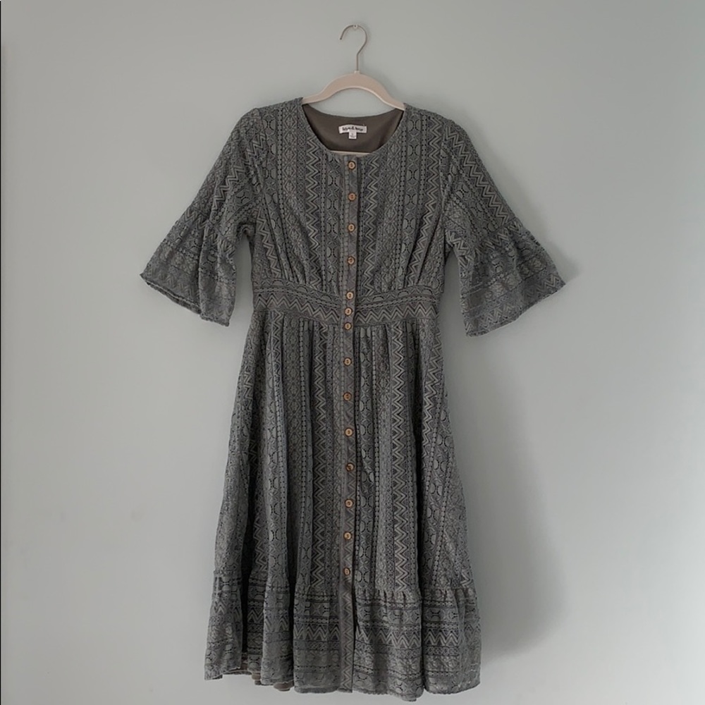 🆕 Wren & Ivory lace midi dress